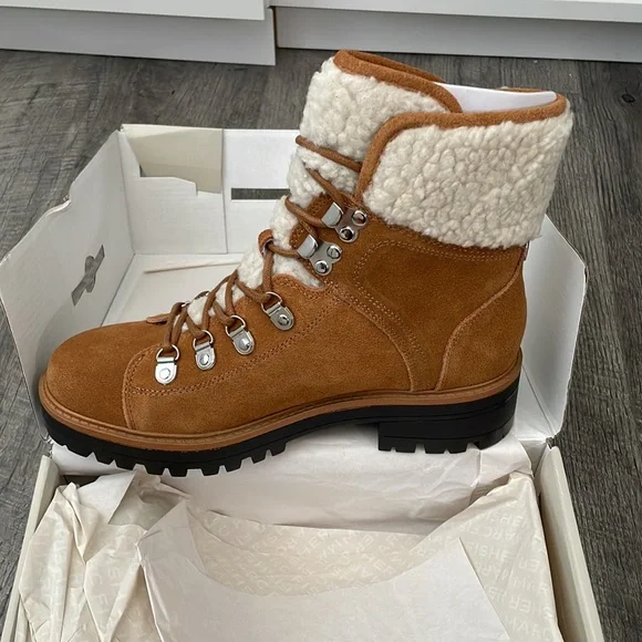 NEW‼️Winter boots - Picture 1 of 3